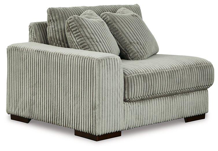 Lindyn Sectional