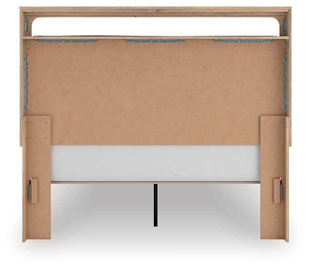 Kinlanni Upholstered Bed