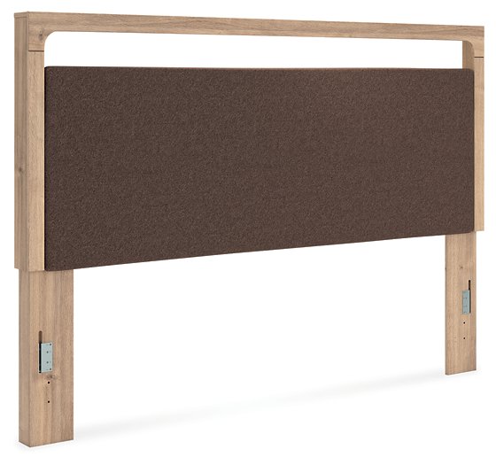 Kinlanni Upholstered Bed